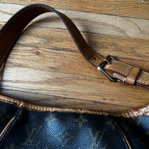 Authentic Louis Vuitton Galliera Handbag - Picture 4 of 11